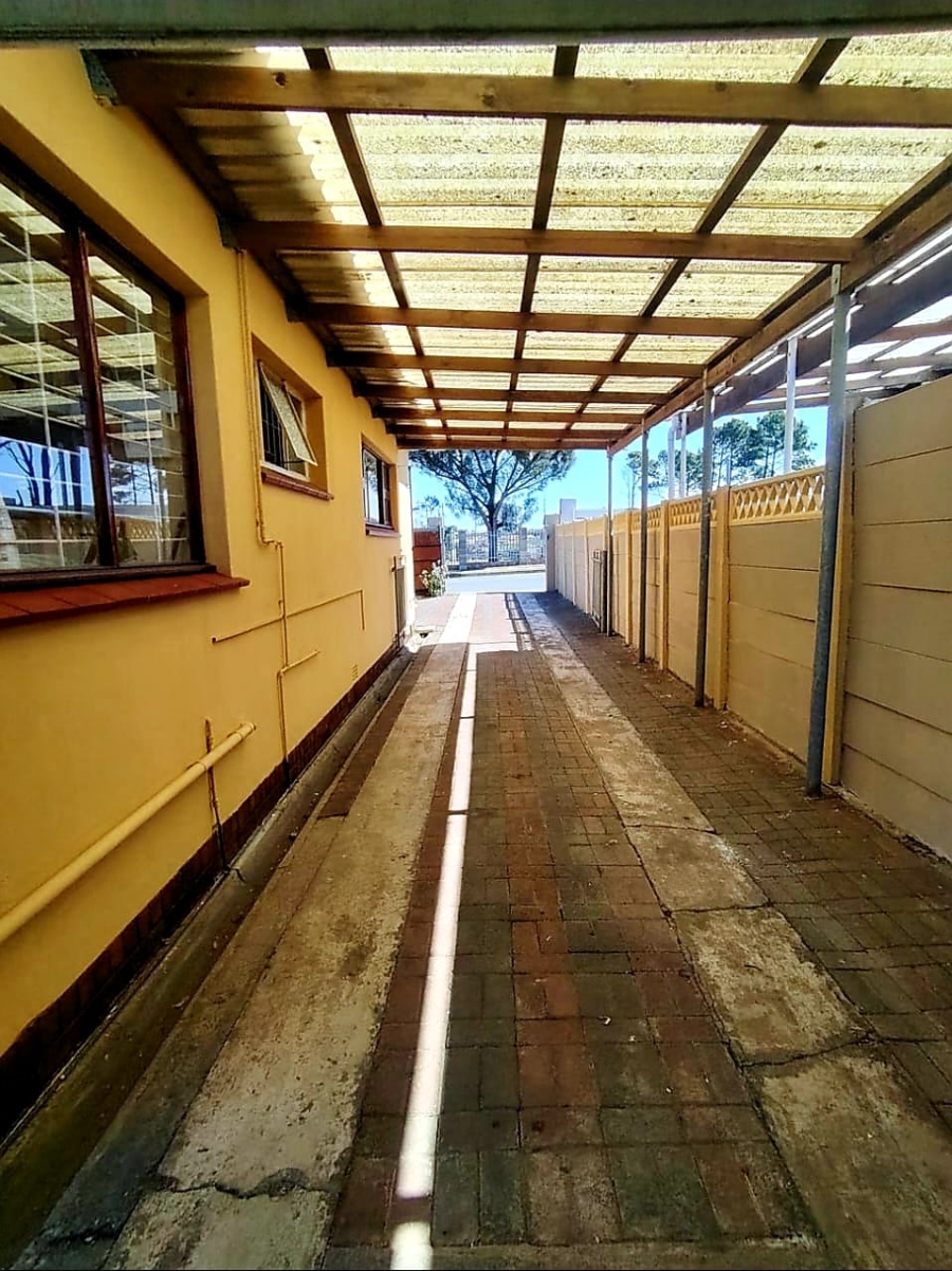 6 Bedroom Property for Sale in Baysville Eastern Cape